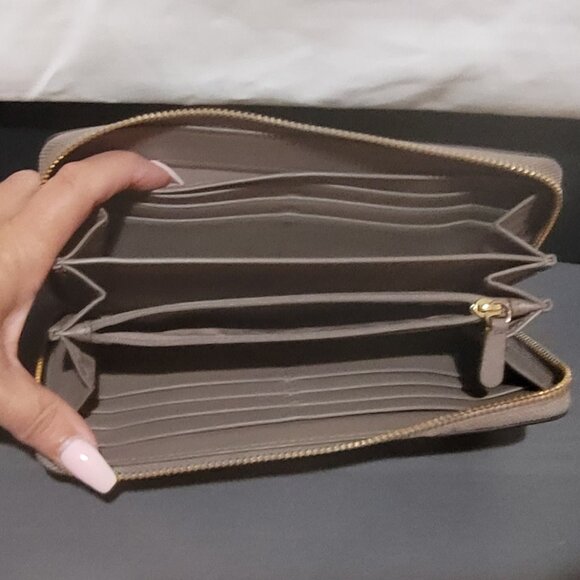 Coach✨ Zipper Accordion Wallet - Picture 5 of 6